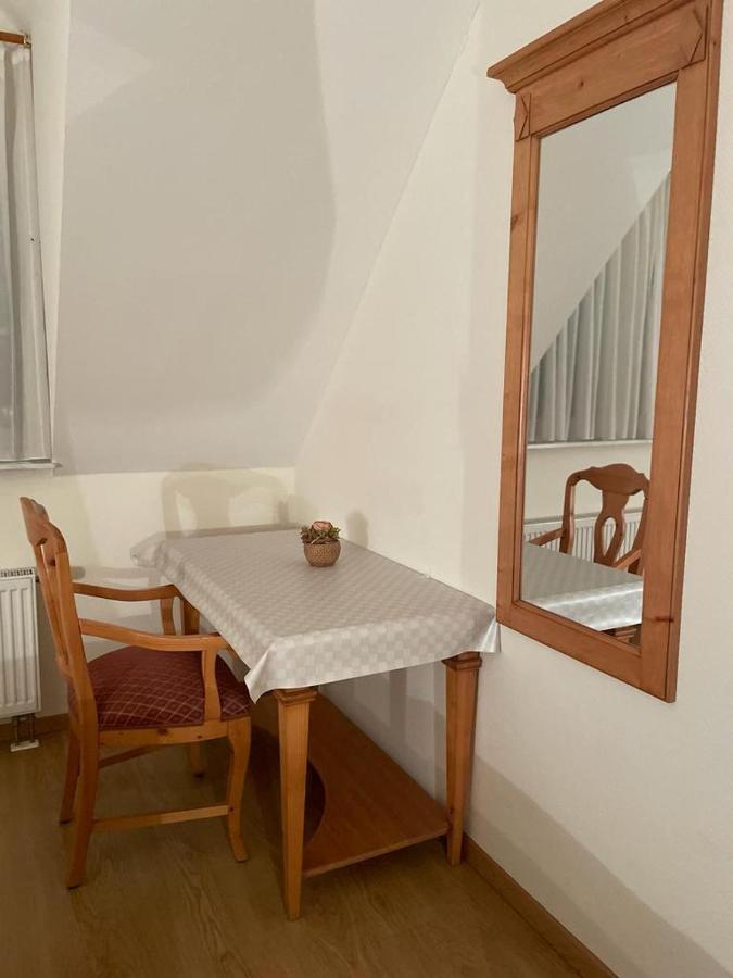 Hotel Und Restaurant Gruner Hahn Elsenfeld Exterior foto